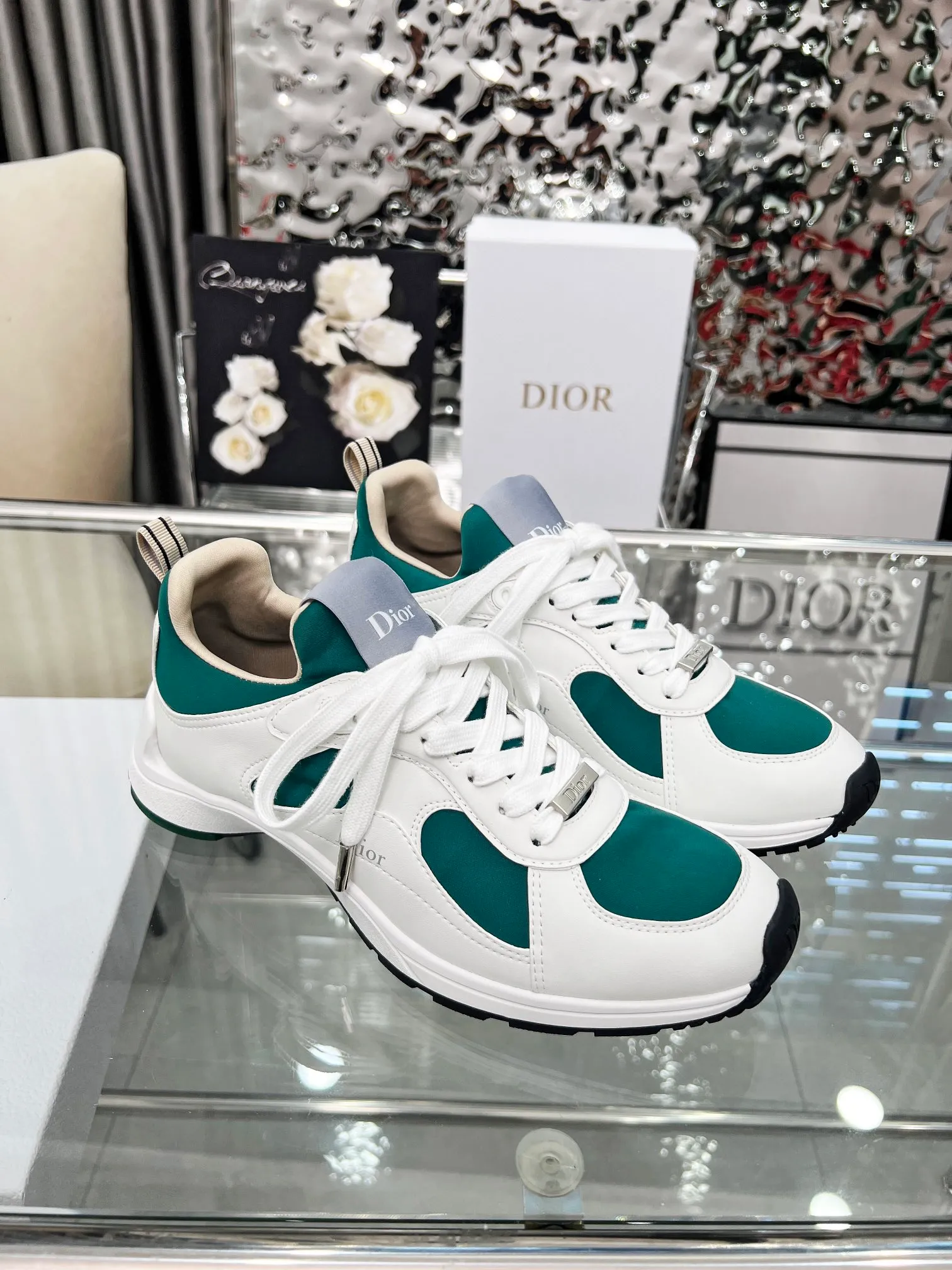 [Dior Dior] P: 560💰Men's model will be released first♺Size: 40-44 (45.46 custom-made) (women's model is being printed) The latest Star series of the 2025 new Dior Dior show, this Dior Star dad sneaker is a new product in the fall of 2025, enriching the classic series with fashionable retro style. Carefully crafted, these Dad Shoes style shoes can be paired with casual looks all year round and follow the trend of the retro market. The Dior logo on the tongue also indicates that this pair of shoes is the B30 model! B30 uses fine-textured leather and mesh cloth materials to form a shoe body. There are conspicuous letters CD on both sides of the shoe body to indicate identity. The multiple lines on the shoe body outline the details, making the shoes look less monotonous and full of retro three-dimensionality! Color: four colors